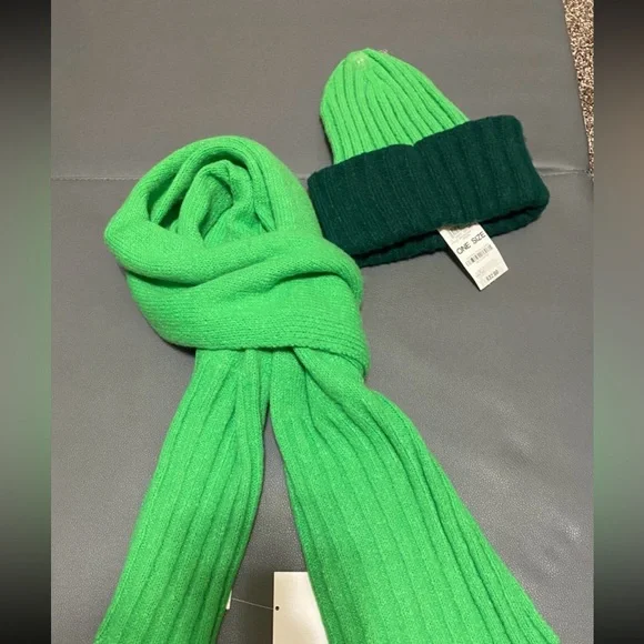 NWT ON 34 St Colorblocked Beanie and Scarf - Picture 3 of 3